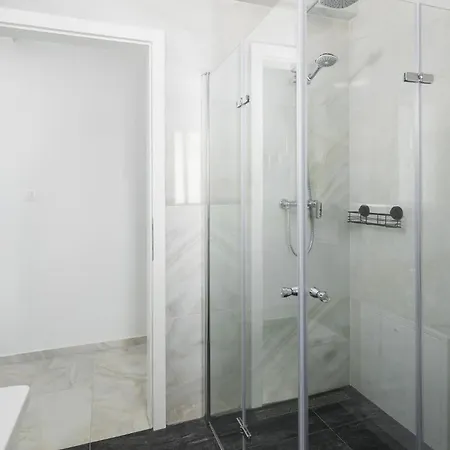 3 Bedroom Amazing In Musales Semesterbostad *