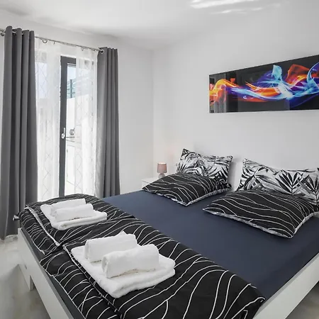 3 Bedroom Amazing In Musales * Musalez