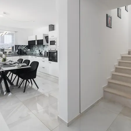 3 Bedroom Amazing In Musales Holiday home *