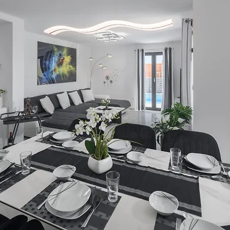 3 Bedroom Amazing In Musales Semesterbostad Musalez