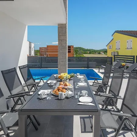 3 Bedroom Amazing In Musales * Musalez