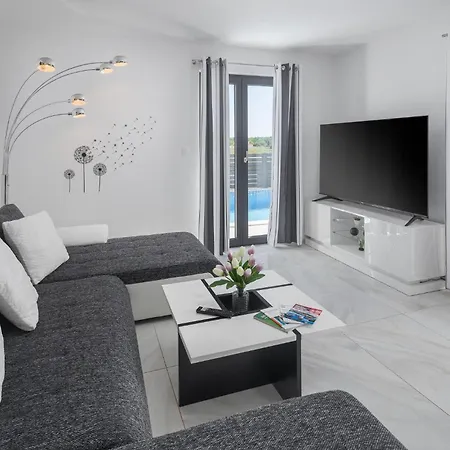 3 Bedroom Amazing In Musales